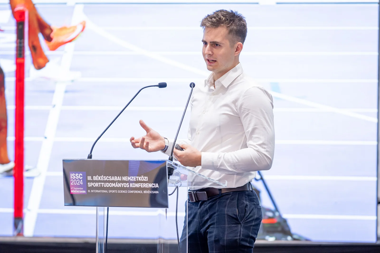 Sárkány Dominik konferencián tanul és előad